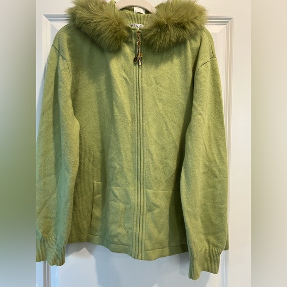 St. John Apple Green Cashmere Sweaterwith Fur Trimmed Hoddie